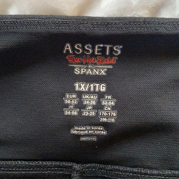 Assets by Spanx Black Faux Leather Racing Stripe Leggings Size 1X - Picture 6 of 7